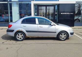 Подержанный автомобиль Kia Rio Sedan 2006 года (4 фото)