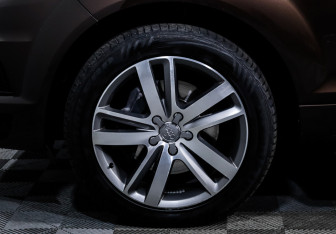 Подержанный автомобиль Audi Q7 2013 года (15 фото)