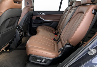 Подержанный автомобиль BMW X7 2019 года (12 фото)