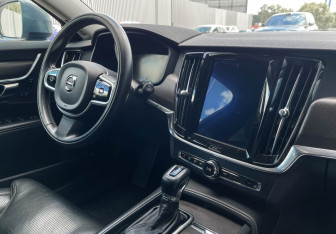 Подержанный автомобиль Volvo V90 Cross Country 2018 года (9 фото)