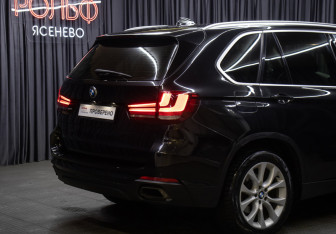 Подержанный автомобиль BMW X5 2017 года (23 фото)