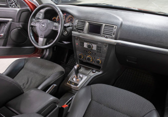 Подержанный автомобиль Opel Vectra Sedan 2006 года (11 фото)