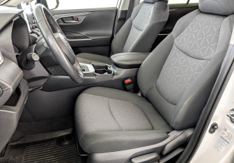 Подержанный автомобиль Toyota RAV4 2021 года (21 фото)