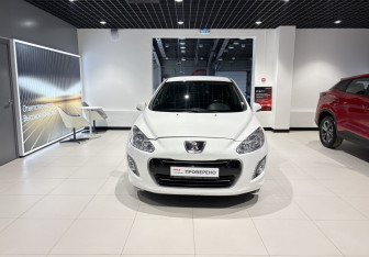Подержанный автомобиль Peugeot 308 Hatchback 2011 года (4 фото)