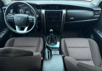Подержанный автомобиль Toyota Fortuner 2020 года (11 фото)