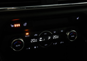 Подержанный автомобиль Mazda CX-9 2017 года (13 фото)