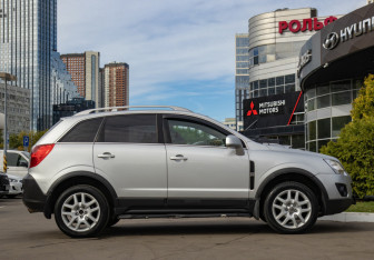 Подержанный автомобиль Opel Antara 2012 года (3 фото)