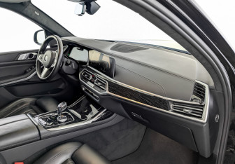 Подержанный автомобиль BMW X7 2020 года (11 фото)