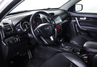 Подержанный автомобиль Kia Sorento 2014 года (15 фото)