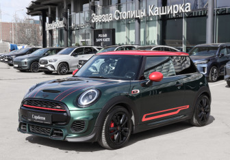 Подержанный автомобиль MINI Hatch 2017 года (1 фото)