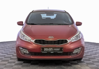Подержанный автомобиль Kia Ceed Hatchback 2014 года (2 фото)