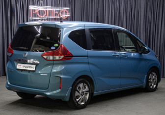 Подержанный автомобиль Honda Freed 2016 года (5 фото)