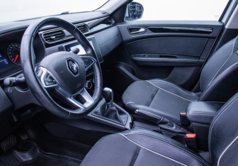 Подержанный автомобиль Renault Arkana 2019 года (10 фото)