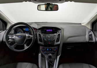 Подержанный автомобиль Ford Focus Sedan 2012 года (22 фото)
