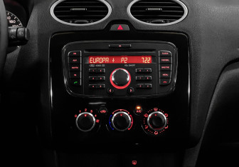 Подержанный автомобиль Ford Focus Sedan 2007 года (13 фото)