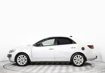 Подержанный автомобиль Kia Cerato Sedan 2010 года (8 фото)