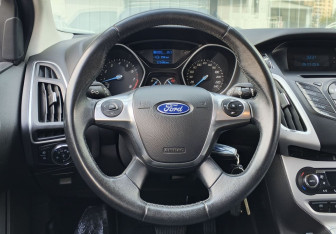 Подержанный автомобиль Ford Focus Hatchback 2013 года (14 фото)