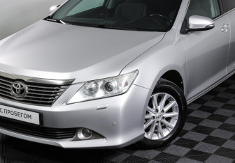 Подержанный автомобиль Toyota Camry Sedan 2013 года (24 фото)
