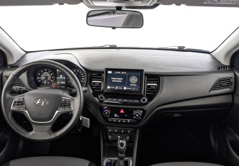 Подержанный автомобиль Hyundai Solaris Sedan 2022 года (14 фото)