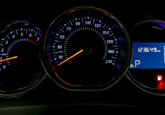 Подержанный автомобиль Renault Sandero 2016 года (24 фото)