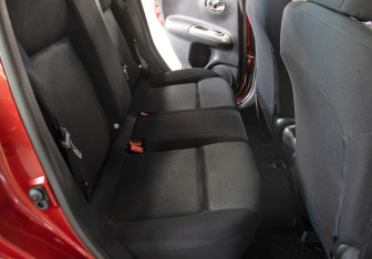 Подержанный автомобиль Nissan Juke 2014 года (12 фото)