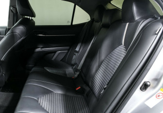 Подержанный автомобиль Toyota Camry Sedan 2019 года (10 фото)