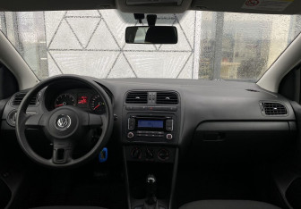 Подержанный автомобиль Volkswagen Polo Sedan 2011 года (11 фото)