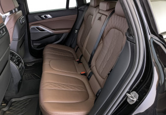 Подержанный автомобиль BMW X6 2021 года (18 фото)