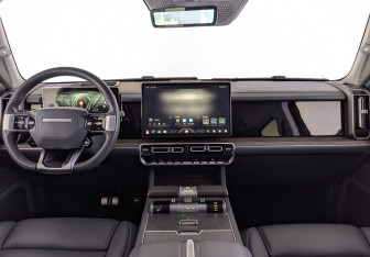 Подержанный автомобиль M-Hero I 2025 года (24 фото)