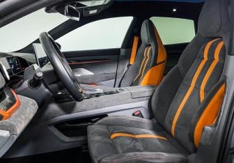 Подержанный автомобиль Zeekr 001 2023 года (14 фото)