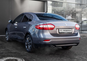 Подержанный автомобиль Renault Fluence 2011 года (7 фото)
