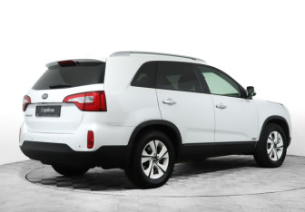 Подержанный автомобиль Kia Sorento 2012 года (5 фото)