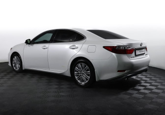 Подержанный автомобиль Lexus ES 2014 года (7 фото)