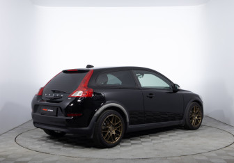 Подержанный автомобиль Volvo C30 2012 года (5 фото)