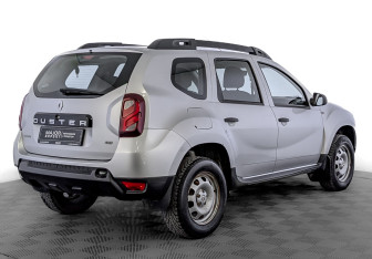 Подержанный автомобиль Renault Duster 2018 года (5 фото)