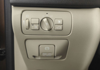 Подержанный автомобиль Volvo XC60 2012 года (15 фото)