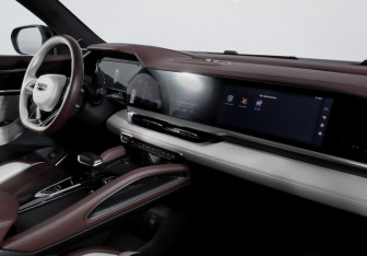 Подержанный автомобиль Geely Monjaro 2023 года (9 фото)