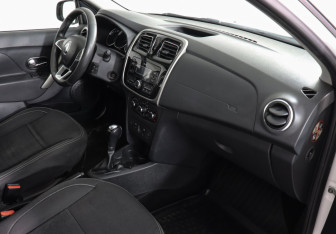 Подержанный автомобиль Renault Logan Sedan 2019 года (10 фото)