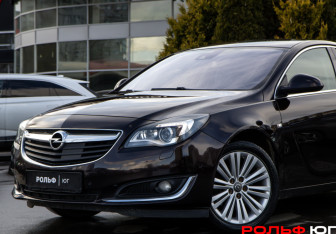 Подержанный автомобиль Opel Insignia Liftback 2014 года (15 фото)
