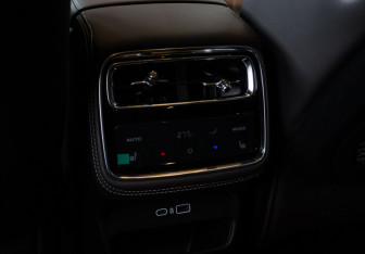 Подержанный автомобиль Geely Monjaro 2025 года (9 фото)