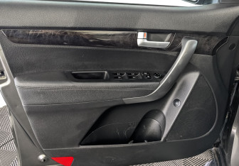 Подержанный автомобиль Kia Sorento 2016 года (19 фото)