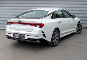 Подержанный автомобиль Kia K5 2021 года (5 фото)