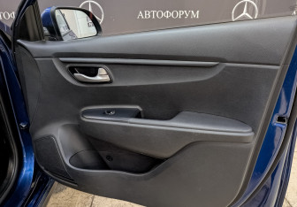 Подержанный автомобиль Kia Rio Hatchback 2021 года (22 фото)