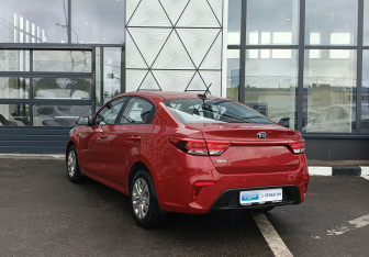 Подержанный автомобиль Kia Rio Sedan 2017 года (7 фото)