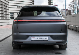 Подержанный автомобиль LiXiang L7 2023 года (6 фото)