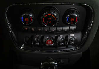 Подержанный автомобиль MINI Clubman Wagon 2019 года (16 фото)