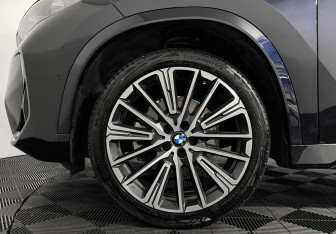 Подержанный автомобиль BMW X1 2025 года (7 фото)