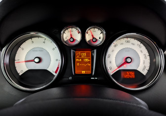 Подержанный автомобиль Peugeot 408 2016 года (12 фото)