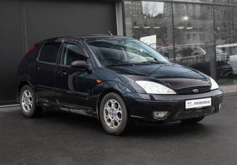 Подержанный автомобиль Ford Focus Sedan 2004 года (3 фото)