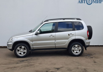 Подержанный автомобиль Chevrolet Niva 2012 года (8 фото)